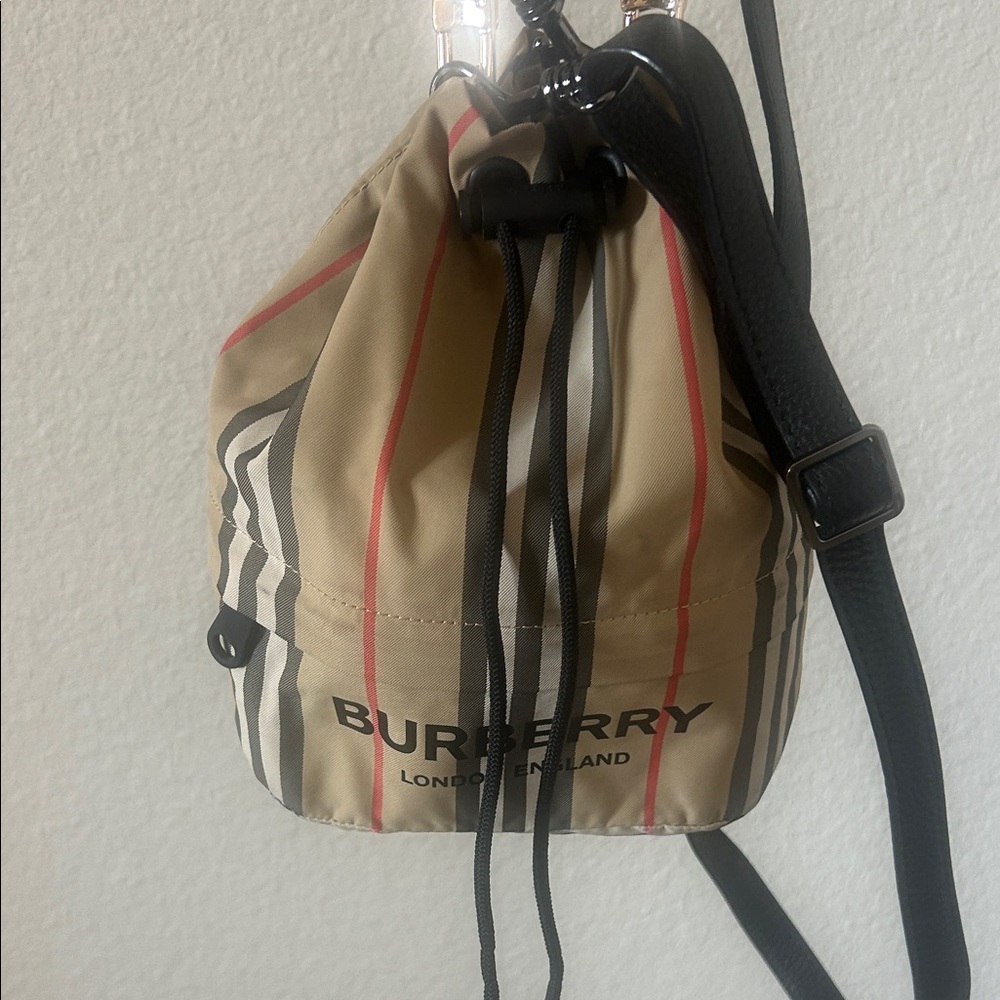 Burberry Icon Stripe ECONYL® Drawcord Pouch